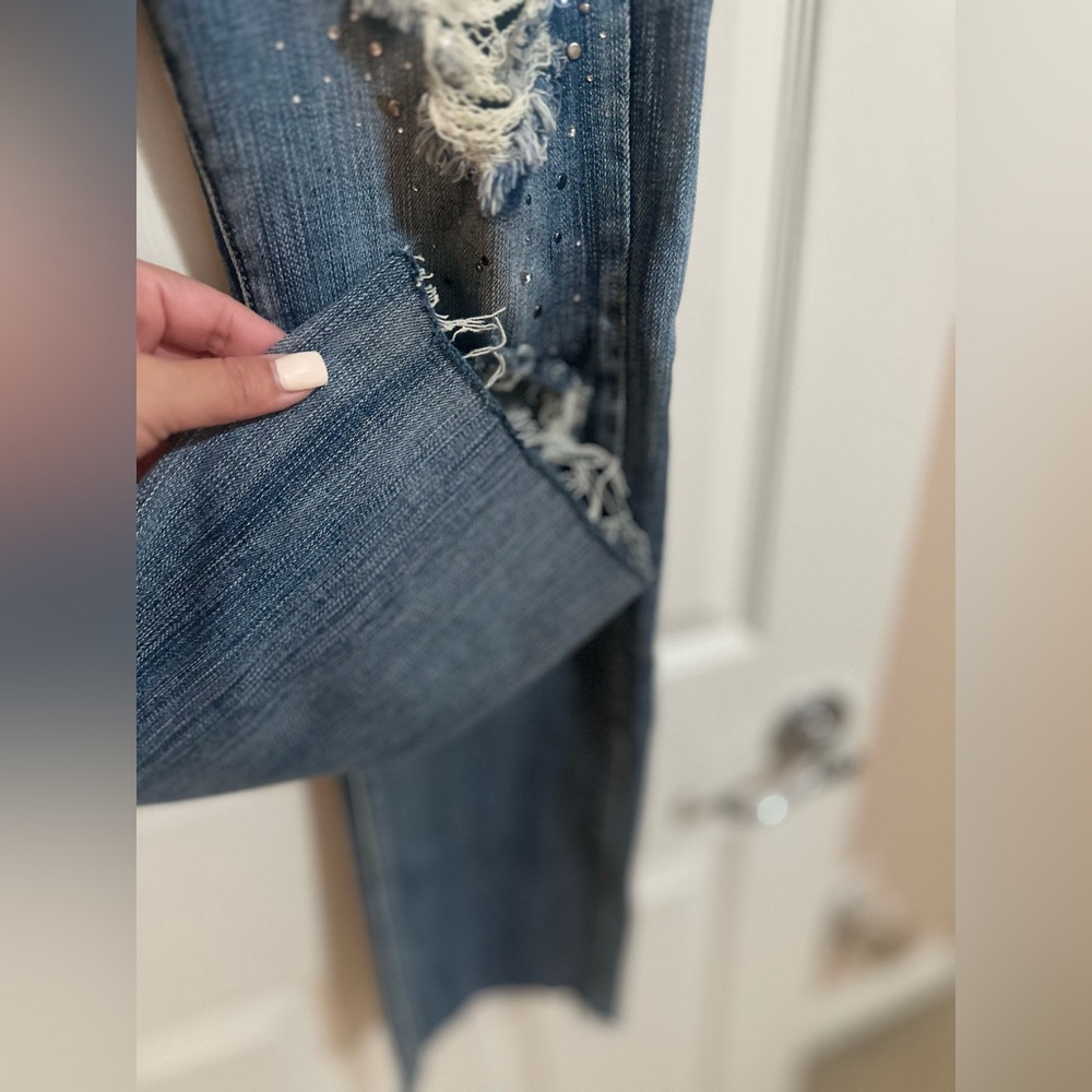 Machine Distressed Rhinestone Ripped Low Rise Cut Off Crop Stretch Jeans Sz 11. - Picture 4 of 10